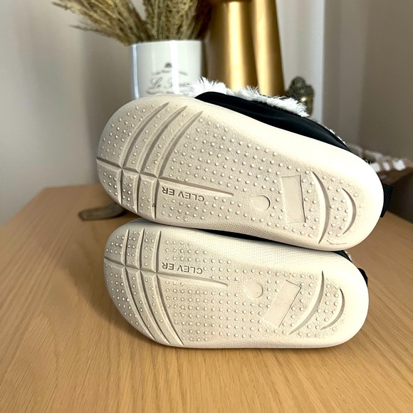 Dave and Bella Toddler Sneakers Size 24 - Picture 4 of 7